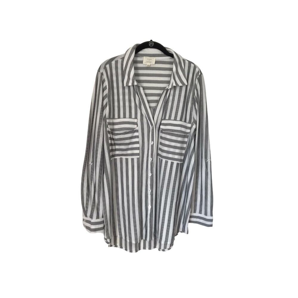 Flower & Feather Top Size 1XL Grey White Multi Striped Long Sleeve Button‎ Up